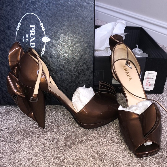 🛑 SOLD! Prada Patent Leather Sandals - Picture 3 of 9